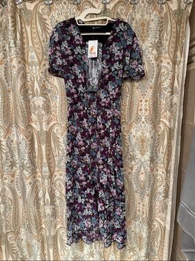 Purple Floral V-Neck Midi Dress with Puff Sleeves